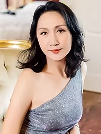 Asian single woman Ying from Shanghai