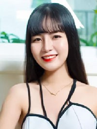 Asian Bride Thi Thu Hang from Huai Khwang