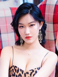 Asian single woman Daini from Huangzhou, China