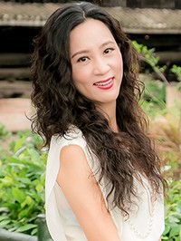 Asian single woman Chunye from Nanning