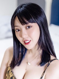 Asian single woman Yi from Chengdu, China