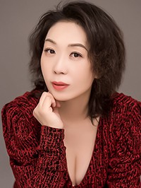 Asian Bride Hong from Wuhan, China