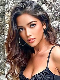 Asian Bride Supicha from Bangkok, Thailand