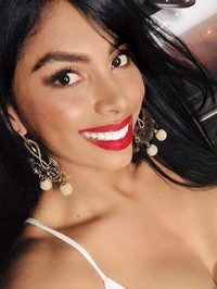 Latin single Alexandra from Medellín, Colombia