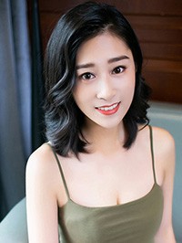 Asian single woman Weiting from Shanghai