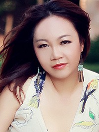 Asian single woman Rong from Nanning