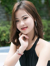 Asian single woman Danni from Shanghai, China