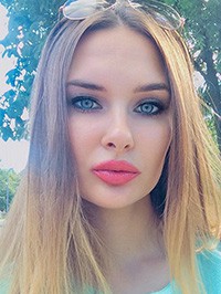 Ukrainian single woman Yulia from Kharkov