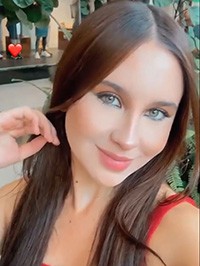 Latin single woman Manuela from Medellín