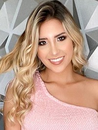 Latin single woman Laura from Medellín