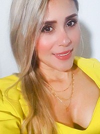 Latin single woman Rubi from Medellín