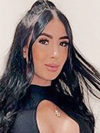 Latin single woman Camila from Medellín
