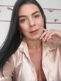 Latin single Yanet from Medellín, Colombia