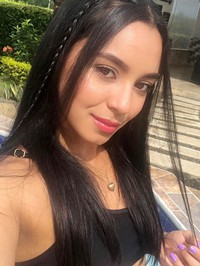 Latin single woman Valentina from Medellín