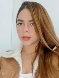 Latin single woman Valentina from Medellín