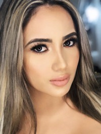 Latin single woman Manuela from Medellín