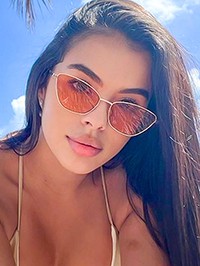 Latin single woman Manuela from Medellín