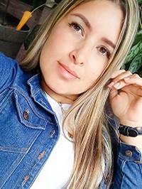 Latin single Carolina from Bogotá, Colombia