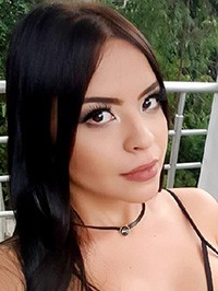 Latin single woman Cristina from Medellín
