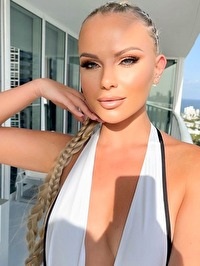 Single Amelia from Miami, United States