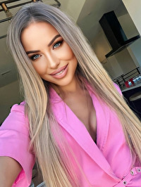 Single Alina from California, United States