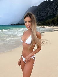 Single Alina from California, United States