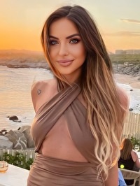 Alina uit California, United States