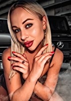 Maria from Paris, France