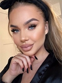 Single Alexia-Cristina from Cluj-Napoca, Romania