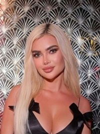 Single Salome from Medellín, Colombia