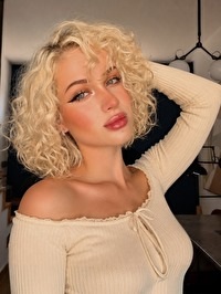 Single Yuliia from London, United Kingdom