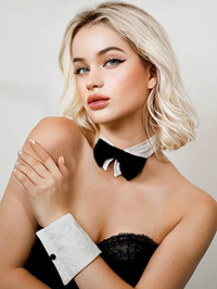 Yuliia de London, United Kingdom