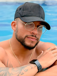 Single Gabriel from Bogotá, Colombia