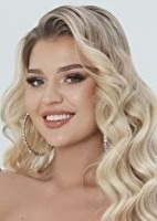 Evelina from Bucharest, Romania