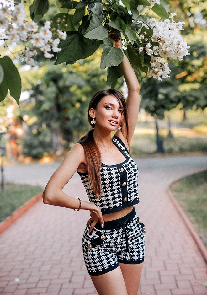 beautiful singles Julia