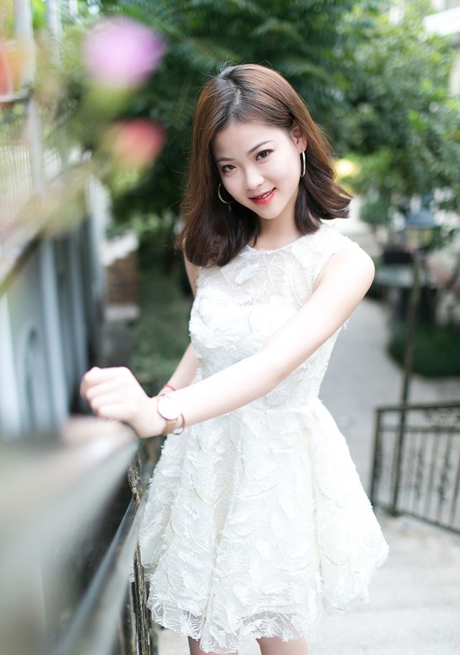 beautiful singles Danni